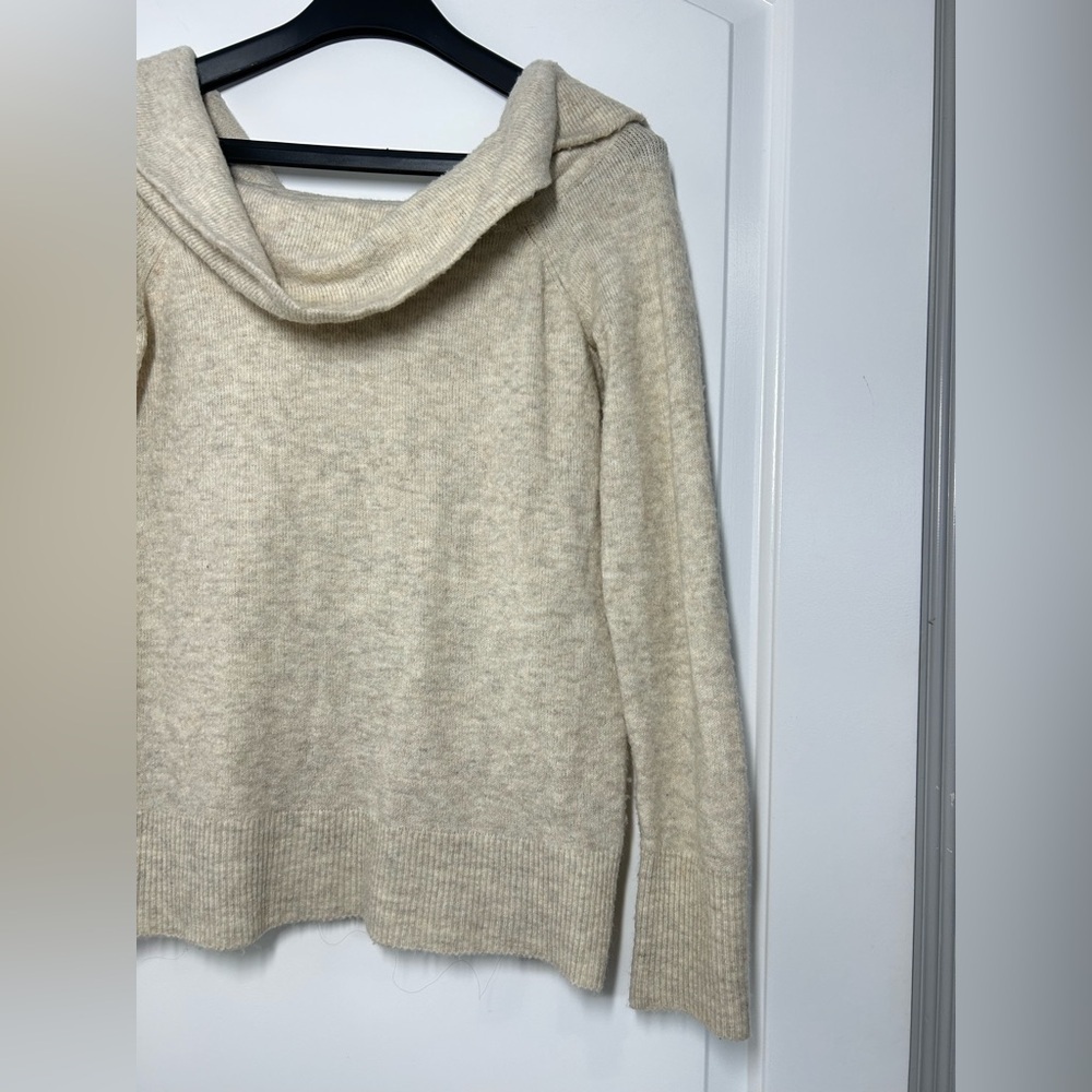 Abercrombie & Fitch Cream Off The Shoulder Cream Sweater size XS 90s chic - Picture 3 of 11